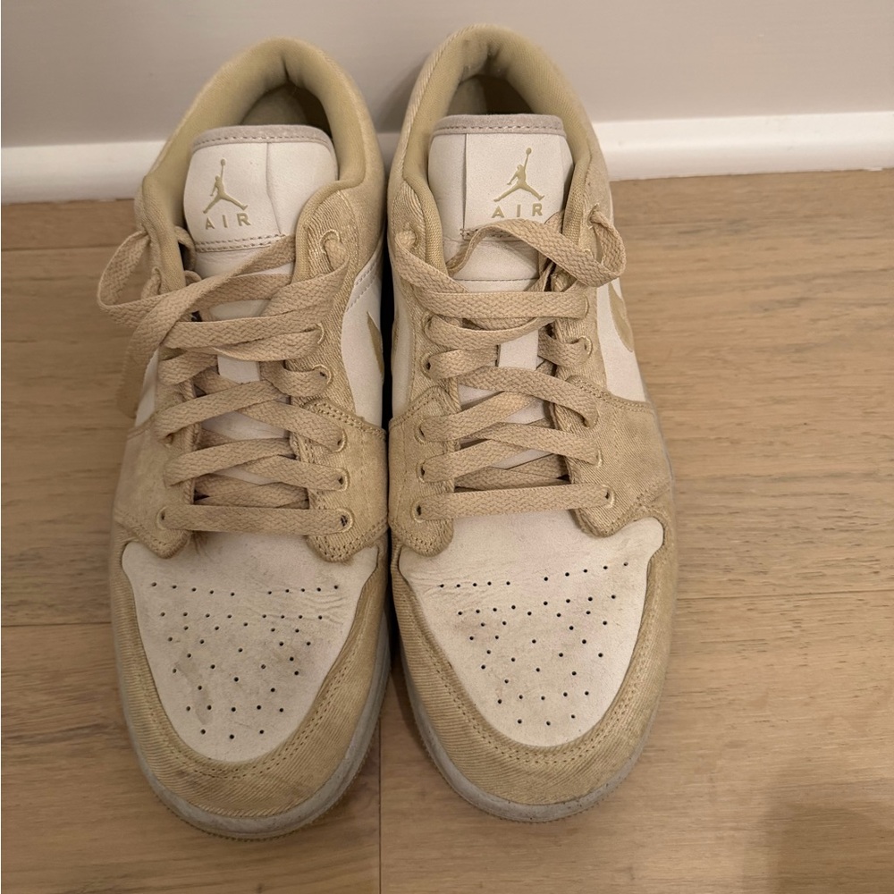 Jordan Men's Beige and White Sneakers